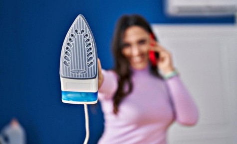 Утюг снова как новенький: простой способ с солью и бумагой