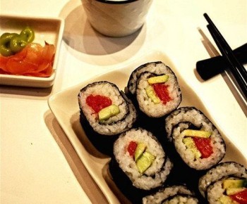 Попробуйте вкуснейшие роллы с рыбой и авокадо