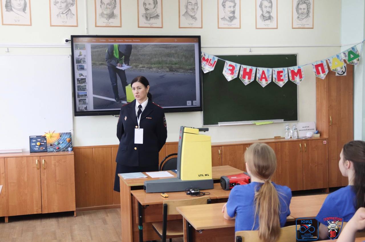 Областной слёт ЮИД: юные инспекторы движения познакомились с работой автополицейских В рамках празднования 90летия Госавтоинспекции состоялся областной слёт юных инспекторов движения. Мероприятие объединило школьников со... Областной слёт ЮИД: юные инспекторы движения познакомились с работой автополицейских В рамках празднования 90летия Госавтоинспекции состоялся областной слёт юных инспекторов движения. Мероприятие объединило школьников со...