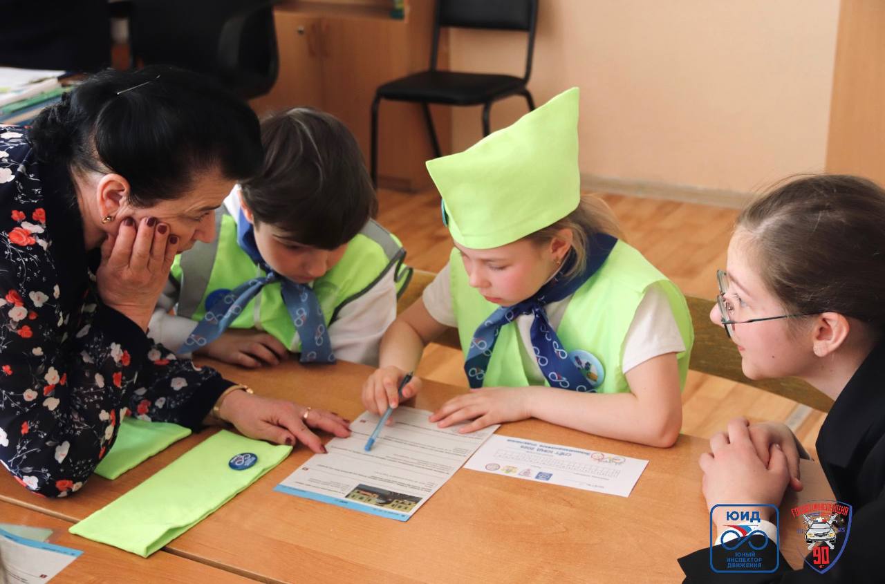 Областной слёт ЮИД: юные инспекторы движения познакомились с работой автополицейских В рамках празднования 90летия Госавтоинспекции состоялся областной слёт юных инспекторов движения. Мероприятие объединило школьников со... Областной слёт ЮИД: юные инспекторы движения познакомились с работой автополицейских В рамках празднования 90летия Госавтоинспекции состоялся областной слёт юных инспекторов движения. Мероприятие объединило школьников со...