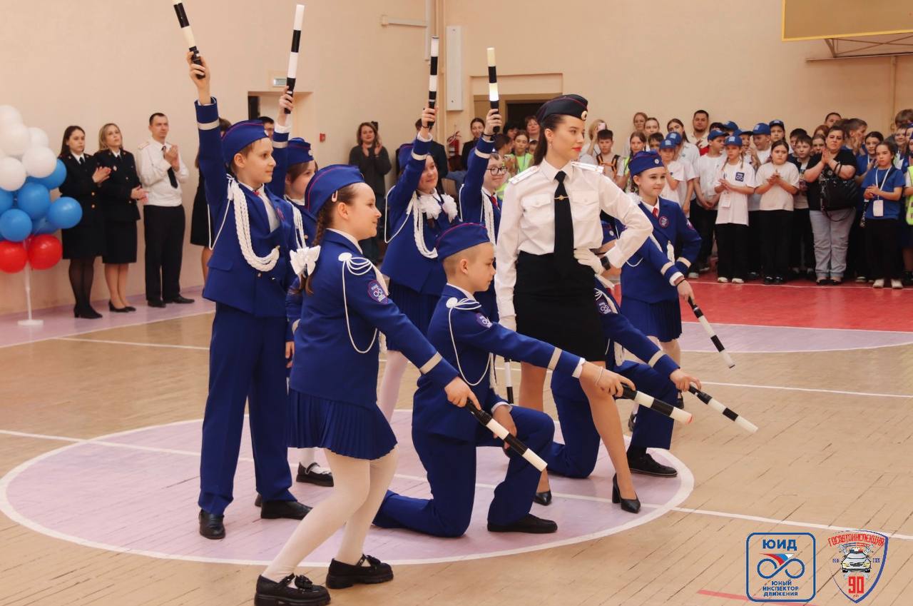 Областной слёт ЮИД: юные инспекторы движения познакомились с работой автополицейских В рамках празднования 90летия Госавтоинспекции состоялся областной слёт юных инспекторов движения. Мероприятие объединило школьников со... Областной слёт ЮИД: юные инспекторы движения познакомились с работой автополицейских В рамках празднования 90летия Госавтоинспекции состоялся областной слёт юных инспекторов движения. Мероприятие объединило школьников со...