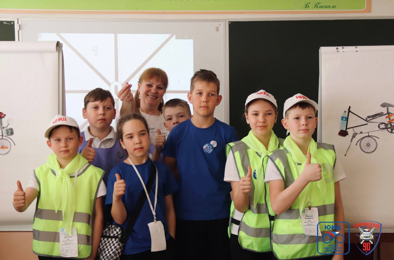 Областной слёт ЮИД: юные инспекторы движения познакомились с работой автополицейских В рамках празднования 90летия Госавтоинспекции состоялся областной слёт юных инспекторов движения. Мероприятие объединило школьников со... Областной слёт ЮИД: юные инспекторы движения познакомились с работой автополицейских В рамках празднования 90летия Госавтоинспекции состоялся областной слёт юных инспекторов движения. Мероприятие объединило школьников со...