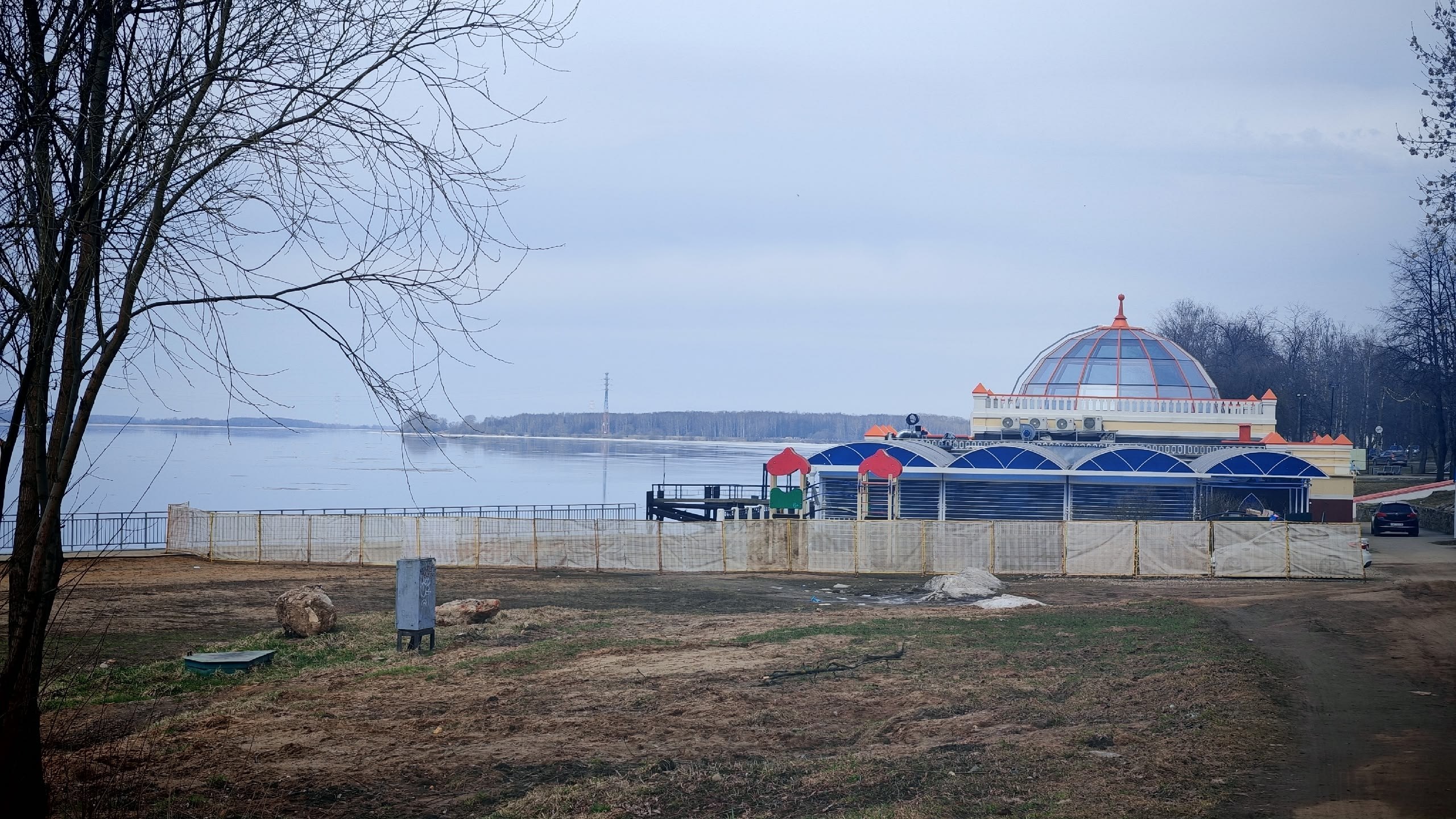 В Костроме начинается благоустройство двух смежных участков набережной реки Волги – от спасательной станции до ресторана «Белое солнце пустыни» и центрального пляжа