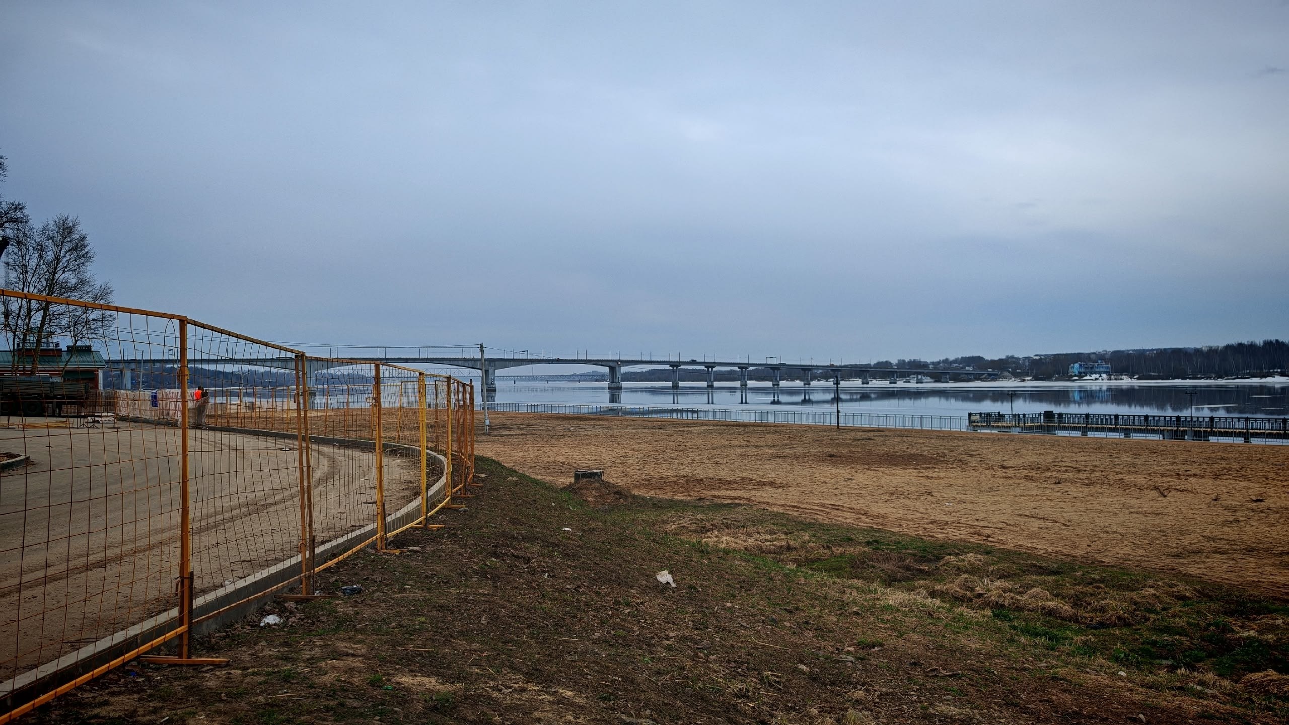 В Костроме начинается благоустройство двух смежных участков набережной реки Волги – от спасательной станции до ресторана «Белое солнце пустыни» и центрального пляжа В Костроме начинается благоустройство двух смежных участков набережной реки Волги – от спасательной станции до ресторана «Белое солнце пустыни» и центрального пляжа