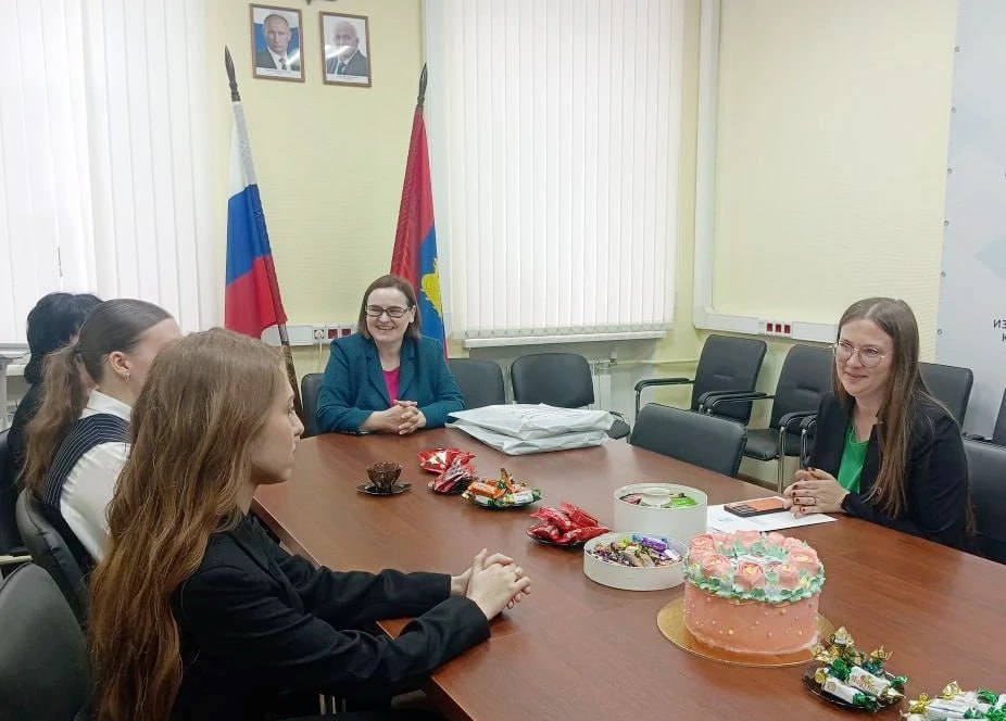 В избирательной комиссии Костромской области состоялось торжественное награждение победительниц Всероссийской олимпиады школьников «Софиум» В избирательной комиссии Костромской области состоялось торжественное награждение победительниц Всероссийской олимпиады школьников «Софиум»