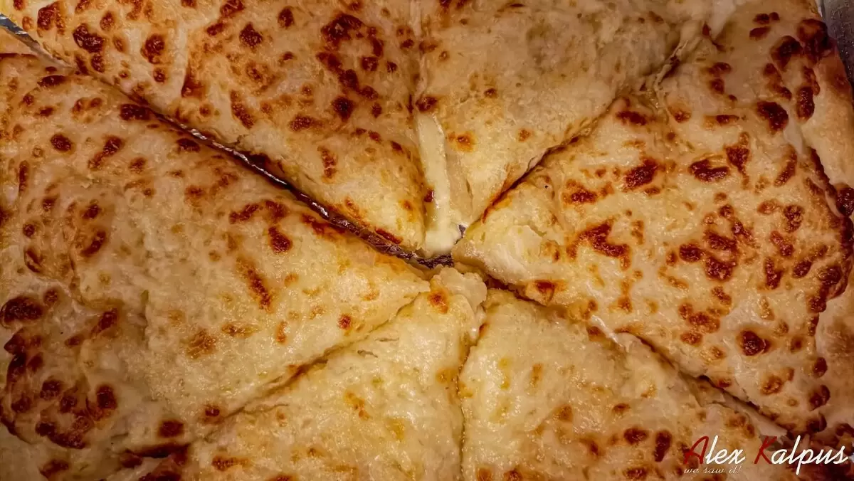 Погрузитесь в мир хачапури: два рецепта, которые покорят ваше сердце