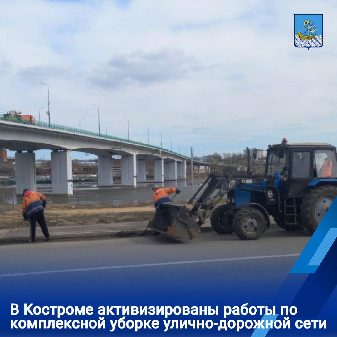 В выходные дни силами МКУ «Дорожное хозяйство» проводилась уборка лотковой части с вывозом смета на улицах Советской, Островского, Молочной Горе