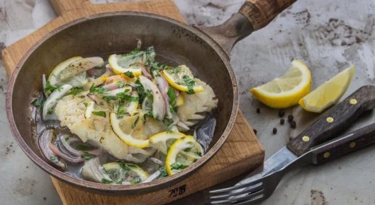Нежная треска с маринованным лимоном: быстро и вкусно