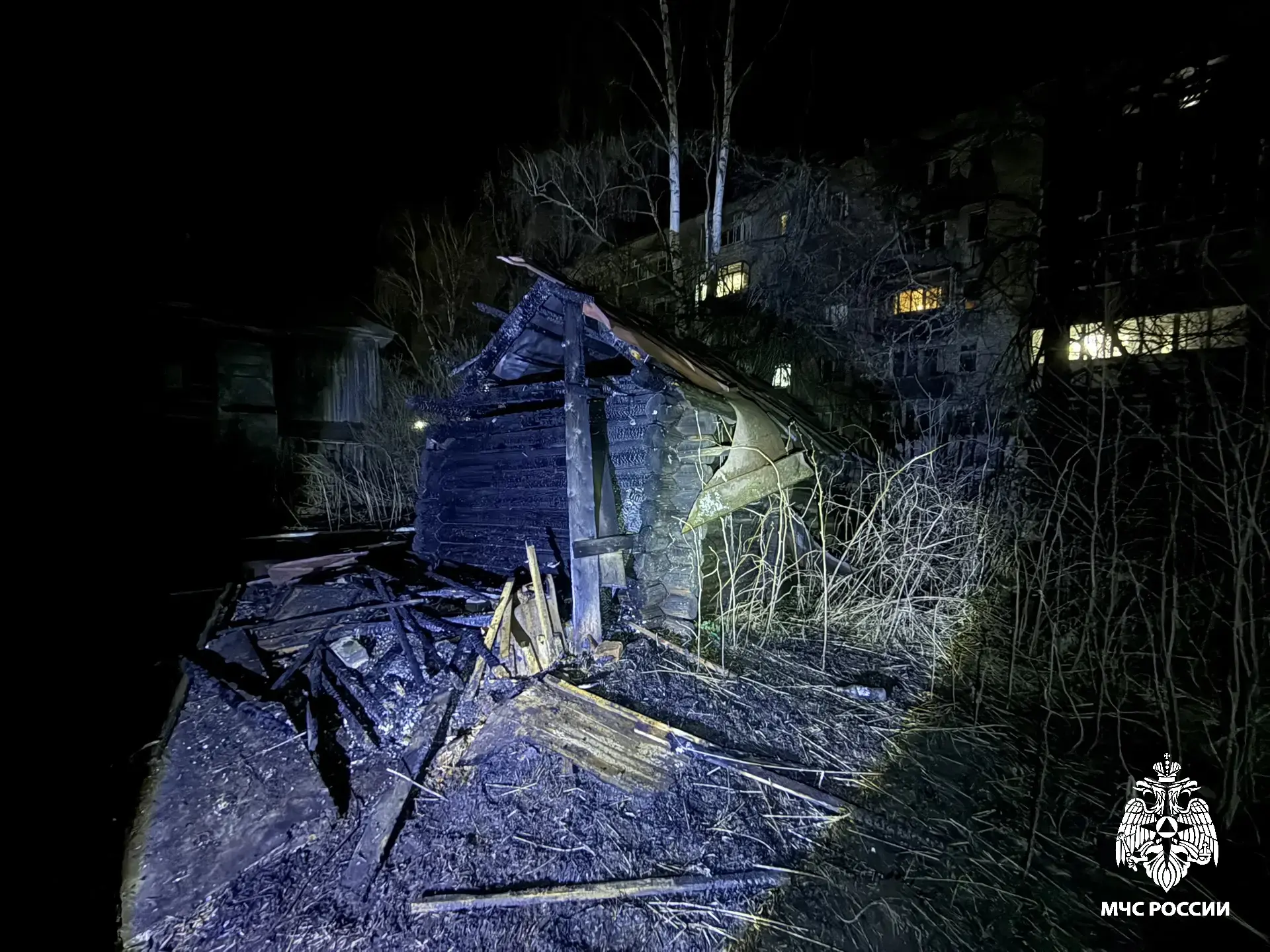 Дознаватели МЧС России устанавливают причины пожара в г. Галич Дознаватели МЧС России устанавливают причины пожара в г. Галич