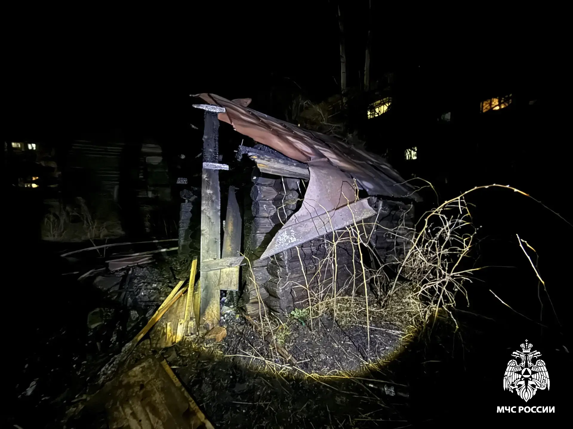 Дознаватели МЧС России устанавливают причины пожара в г. Галич Дознаватели МЧС России устанавливают причины пожара в г. Галич