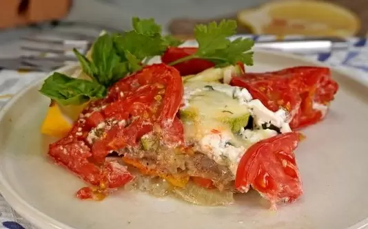 Запечённая рыба с кабачками и помидорами: идеальное блюдо для лёгкого ужина