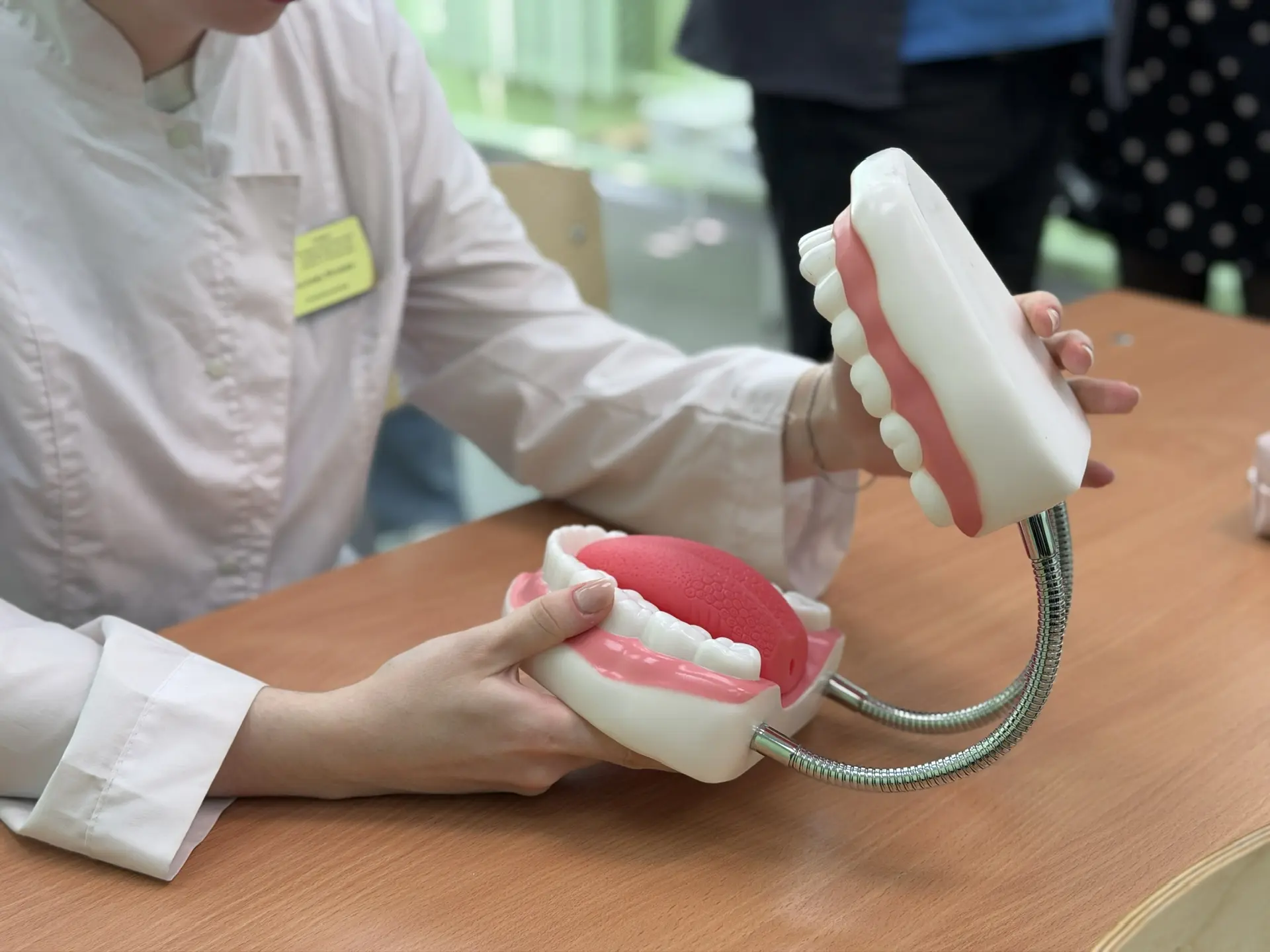 «У молодёжи глаза горят, приятно посмотреть», — губернатор Сергей Ситников встретился с будущими фельдшерами-стоматологами в областной стоматологической поликлинике «У молодёжи глаза горят, приятно посмотреть», — губернатор Сергей Ситников встретился с будущими фельдшерами-стоматологами в областной стоматологической поликлинике