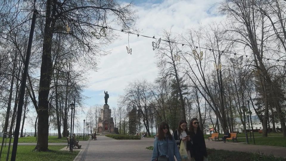 Зеркальные бабочки поселились в костромском парке «Центральный» Зеркальные бабочки поселились в костромском парке «Центральный»