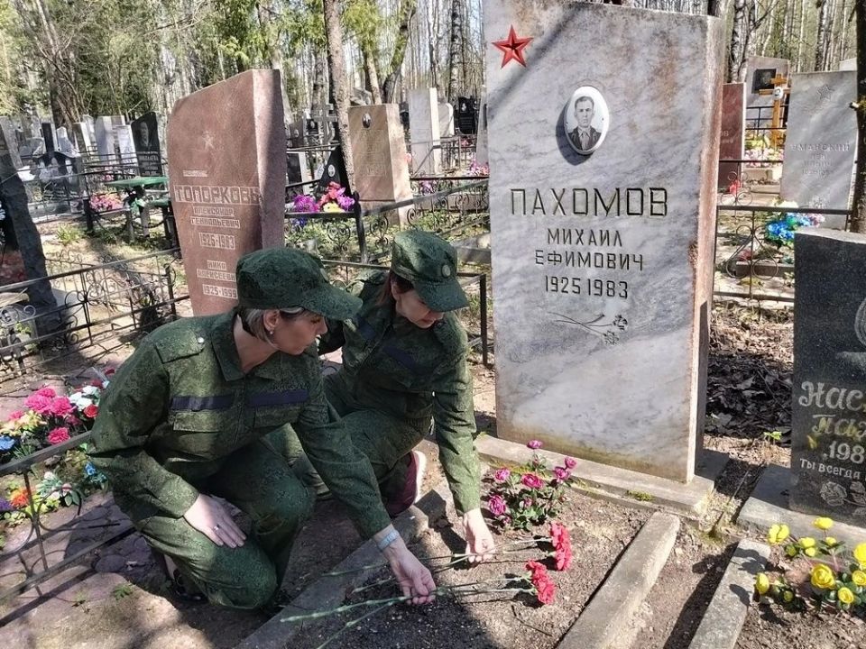 Сотрудники СУ СК России по Костромской области посетили места захоронений фронтовиков Великой Отечественной войны