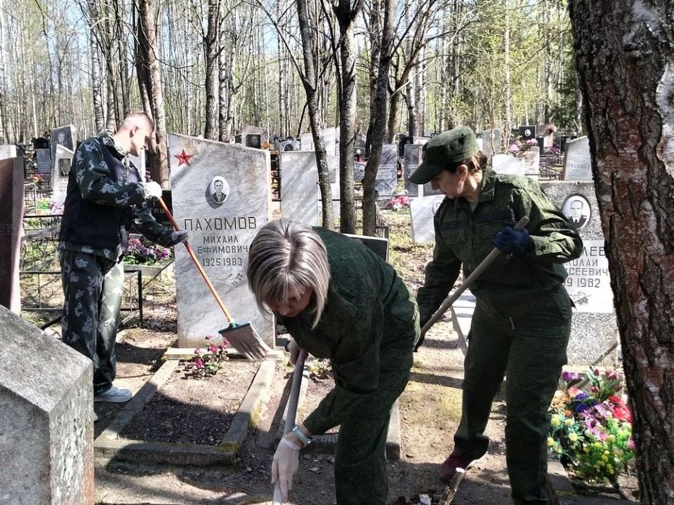 Сотрудники СУ СК России по Костромской области посетили места захоронений фронтовиков Великой Отечественной войны Сотрудники СУ СК России по Костромской области посетили места захоронений фронтовиков Великой Отечественной войны