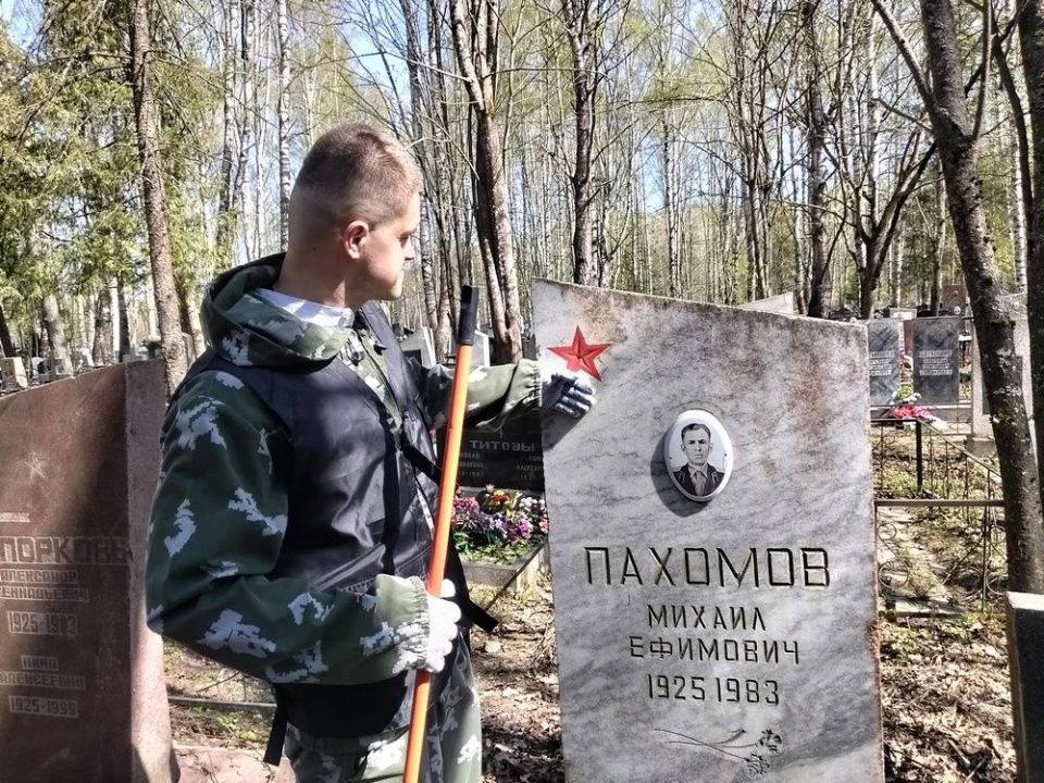 Сотрудники СУ СК России по Костромской области посетили места захоронений фронтовиков Великой Отечественной войны Сотрудники СУ СК России по Костромской области посетили места захоронений фронтовиков Великой Отечественной войны