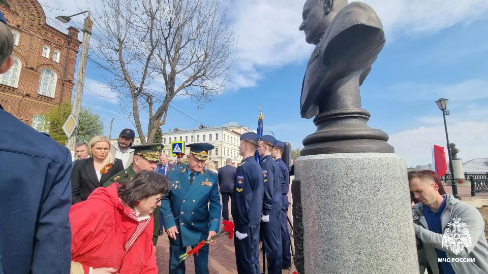 Начальник Главного управления принял участие в торжественном мероприятии присвоения имени генерала Кириллова Клубу Юных Летчиков, Космонавтов и Десантников Начальник Главного управления принял участие в торжественном мероприятии присвоения имени генерала Кириллова Клубу Юных Летчиков, Космонавтов и Десантников