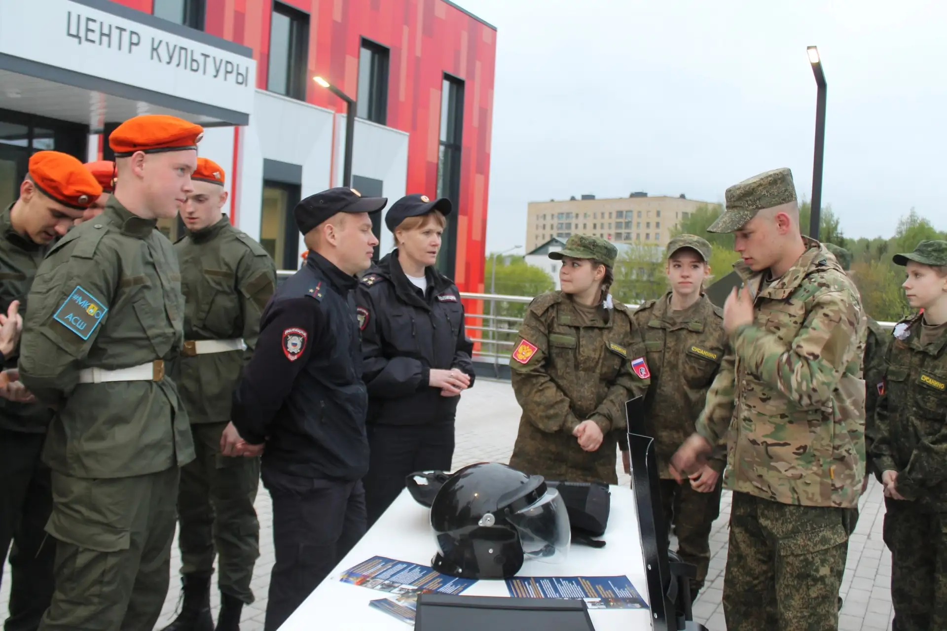 В рамках открытия регионального этапа всероссийской военно-патриотической игры «Зарница 2.0» для старшей категории, участниками которой стали стали 25 команд из разных муниципалитетов Костромской области, сотрудниники... В рамках открытия регионального этапа всероссийской военно-патриотической игры «Зарница 2.0» для старшей категории, участниками которой стали стали 25 команд из разных муниципалитетов Костромской области, сотрудниники...