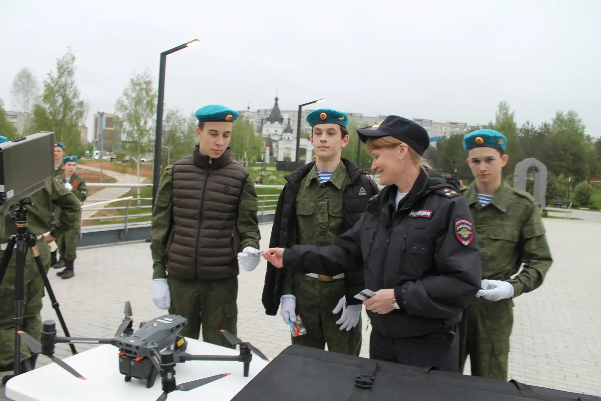 В рамках открытия регионального этапа всероссийской военно-патриотической игры «Зарница 2.0» для старшей категории, участниками которой стали стали 25 команд из разных муниципалитетов Костромской области, сотрудниники... В рамках открытия регионального этапа всероссийской военно-патриотической игры «Зарница 2.0» для старшей категории, участниками которой стали стали 25 команд из разных муниципалитетов Костромской области, сотрудниники...