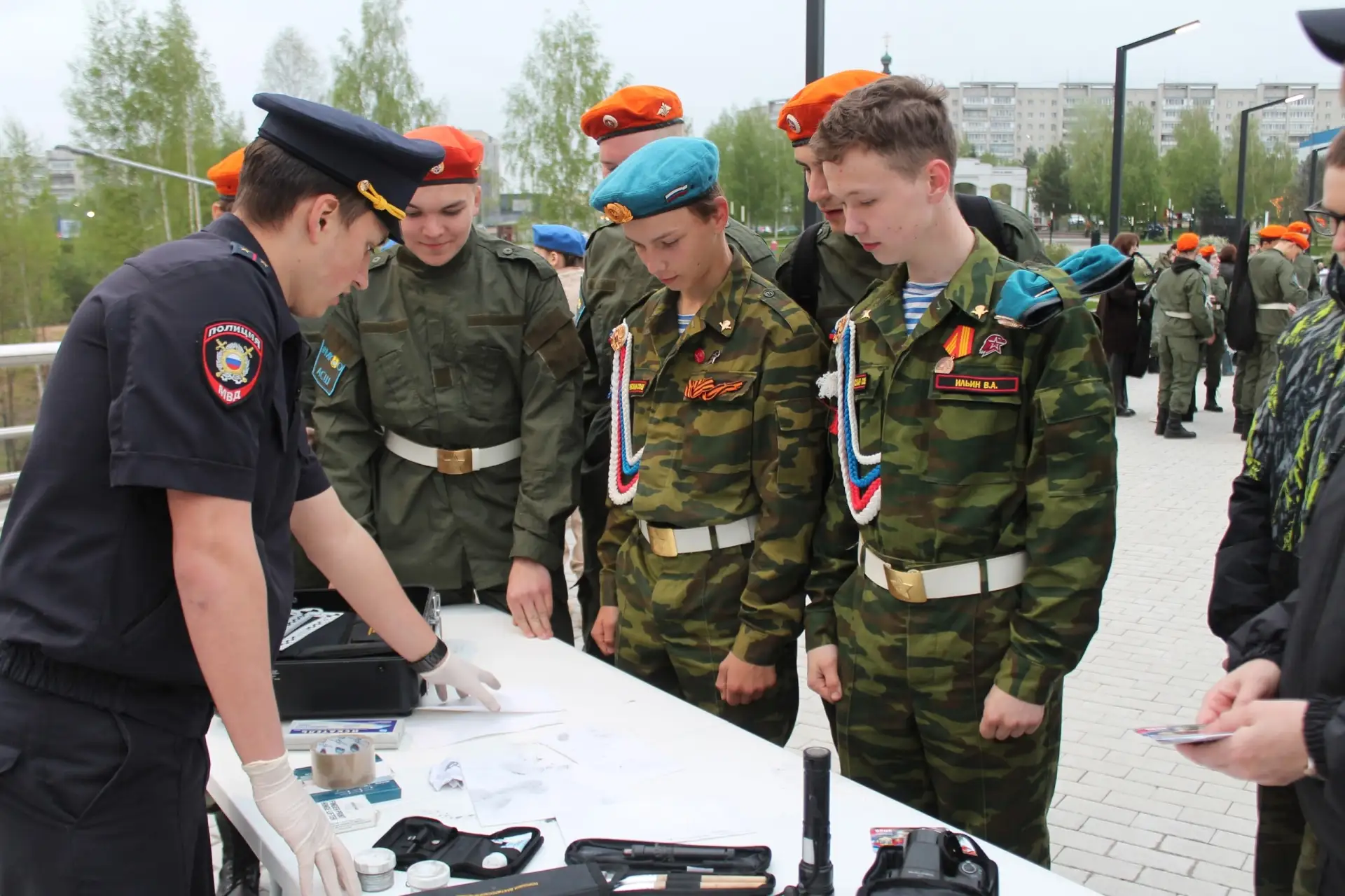 В рамках открытия регионального этапа всероссийской военно-патриотической игры «Зарница 2.0» для старшей категории, участниками которой стали стали 25 команд из разных муниципалитетов Костромской области, сотрудниники...