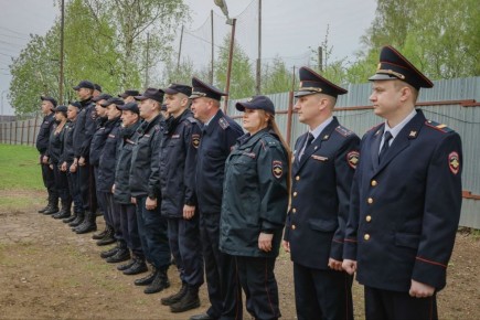 Более 1000 конвоев без единого происшествия: костромские полицейские получили ведомственные награды в день охранно-конвойной службы в системе МВД России
