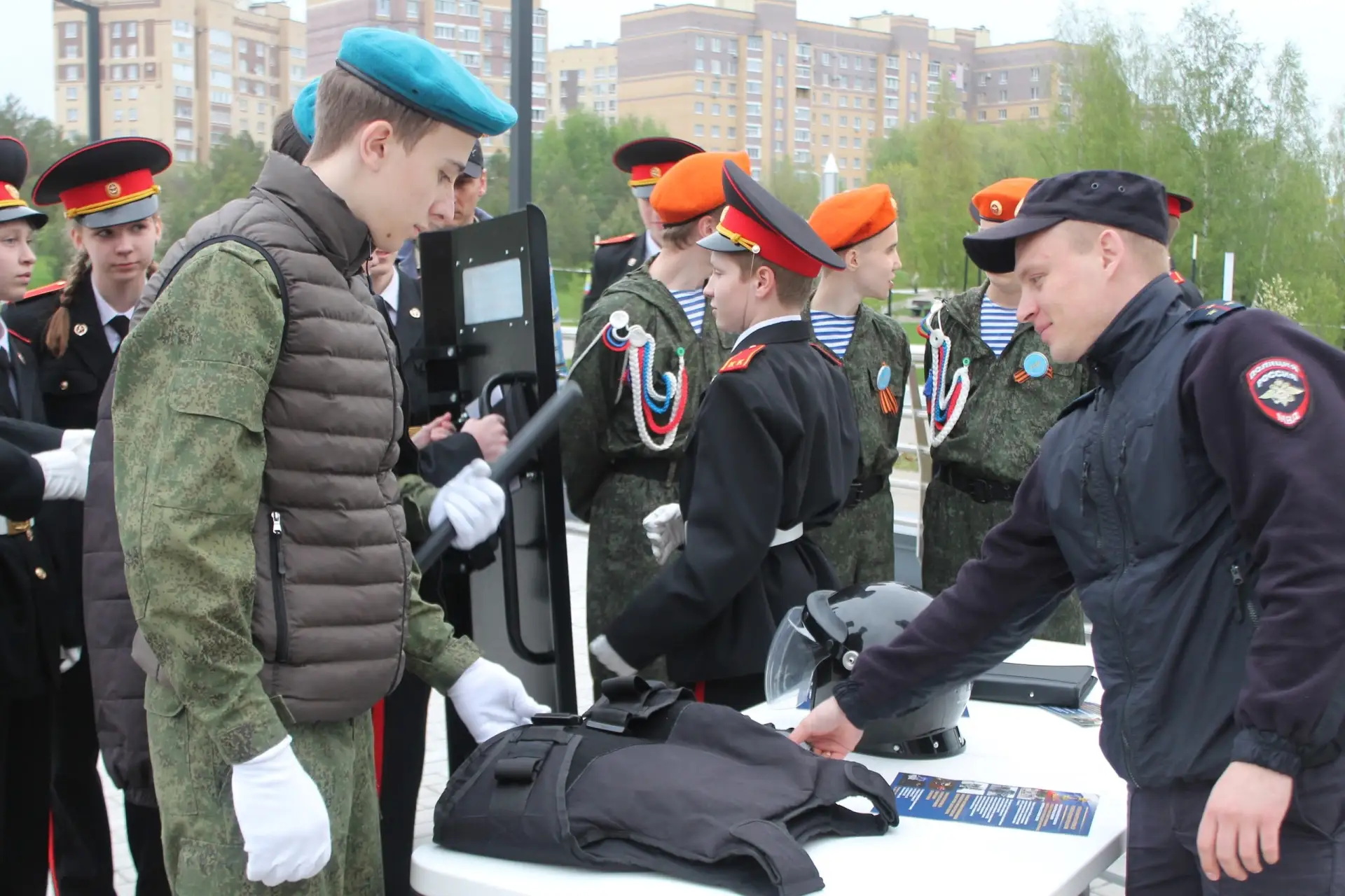 В рамках открытия регионального этапа всероссийской военно-патриотической игры «Зарница 2.0» для старшей категории, участниками которой стали стали 25 команд из разных муниципалитетов Костромской области, сотрудниники... В рамках открытия регионального этапа всероссийской военно-патриотической игры «Зарница 2.0» для старшей категории, участниками которой стали стали 25 команд из разных муниципалитетов Костромской области, сотрудниники...
