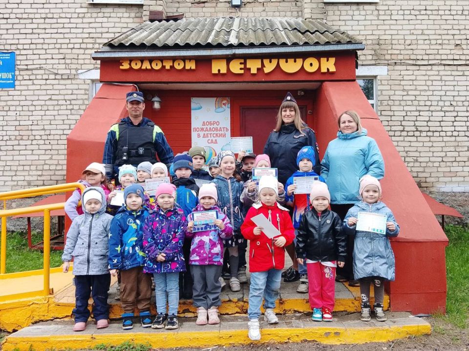Профилактические мероприятия в детских садах региона: обучение правилам безопасного поведения на дороге Профилактические мероприятия в детских садах региона: обучение правилам безопасного поведения на дороге