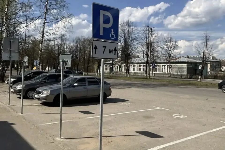 По требованию Нейского межрайонного прокурора возле магазина оборудованы специальные парковочные места для инвалидов По требованию Нейского межрайонного прокурора возле магазина оборудованы специальные парковочные места для инвалидов
