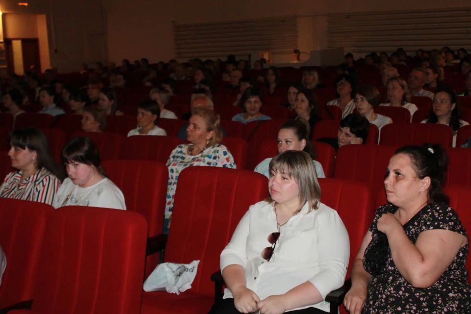 В поселке Островское прошла патриотическая акция УМВД «Наследники великих побед» В поселке Островское прошла патриотическая акция УМВД «Наследники великих побед»
