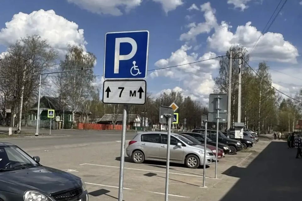 По требованию Нейского межрайонного прокурора возле магазина оборудованы специальные парковочные места для инвалидов По требованию Нейского межрайонного прокурора возле магазина оборудованы специальные парковочные места для инвалидов