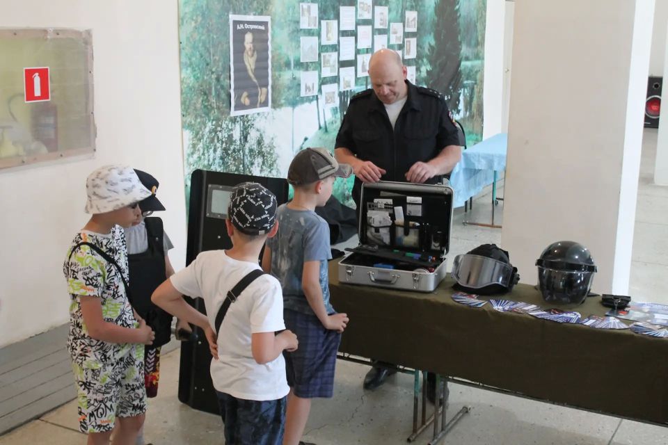 В поселке Островское прошла патриотическая акция УМВД «Наследники великих побед»