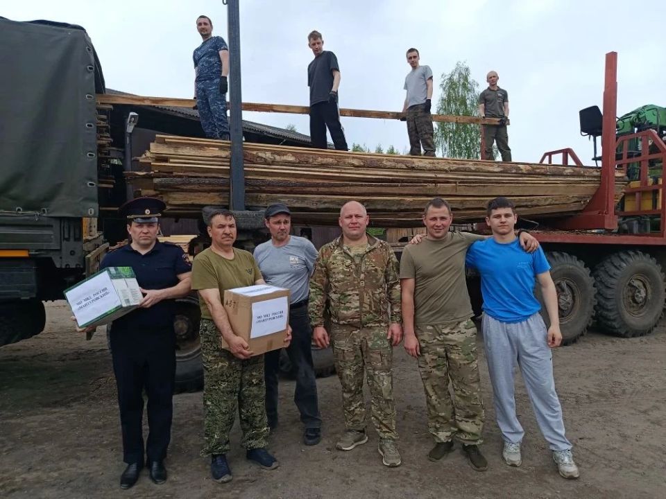 В Мантурово полицейские и общественники направили гуманитарную помощь бойцам в зону проведения специальной военной операции В Мантурово полицейские и общественники направили гуманитарную помощь бойцам в зону проведения специальной военной операции