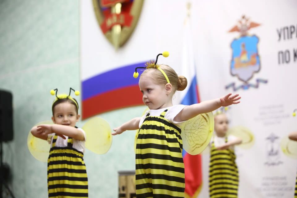 В Костроме в преддверии Дня защиты детей на базе регионального Управления МВД России состоялся традиционный конкурс детского творчества «Территория таланта» В Костроме в преддверии Дня защиты детей на базе регионального Управления МВД России состоялся традиционный конкурс детского творчества «Территория таланта»