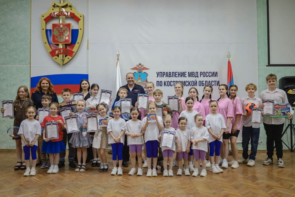 В Костроме в преддверии Дня защиты детей на базе регионального Управления МВД России состоялся традиционный конкурс детского творчества «Территория таланта» В Костроме в преддверии Дня защиты детей на базе регионального Управления МВД России состоялся традиционный конкурс детского творчества «Территория таланта»