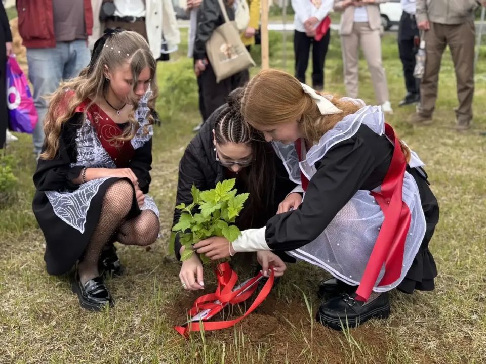 Сегодня в школах Костромской области прозвенели последние звонки Сегодня в школах Костромской области прозвенели последние звонки