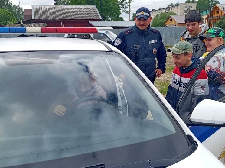В Нее накануне Дня защиты детей полицейские устроили праздник для воспитанников подшефного реабилитационного центра В Нее накануне Дня защиты детей полицейские устроили праздник для воспитанников подшефного реабилитационного центра
