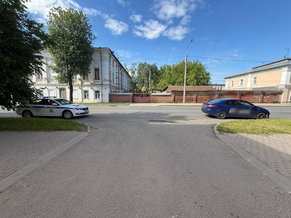 Сегодня утром в дежурную группу поступило обращение от неравнодушных граждан о том, что водитель такси управлял автомобилем с признаками опьянения Сегодня утром в дежурную группу поступило обращение от неравнодушных граждан о том, что водитель такси управлял автомобилем с признаками опьянения