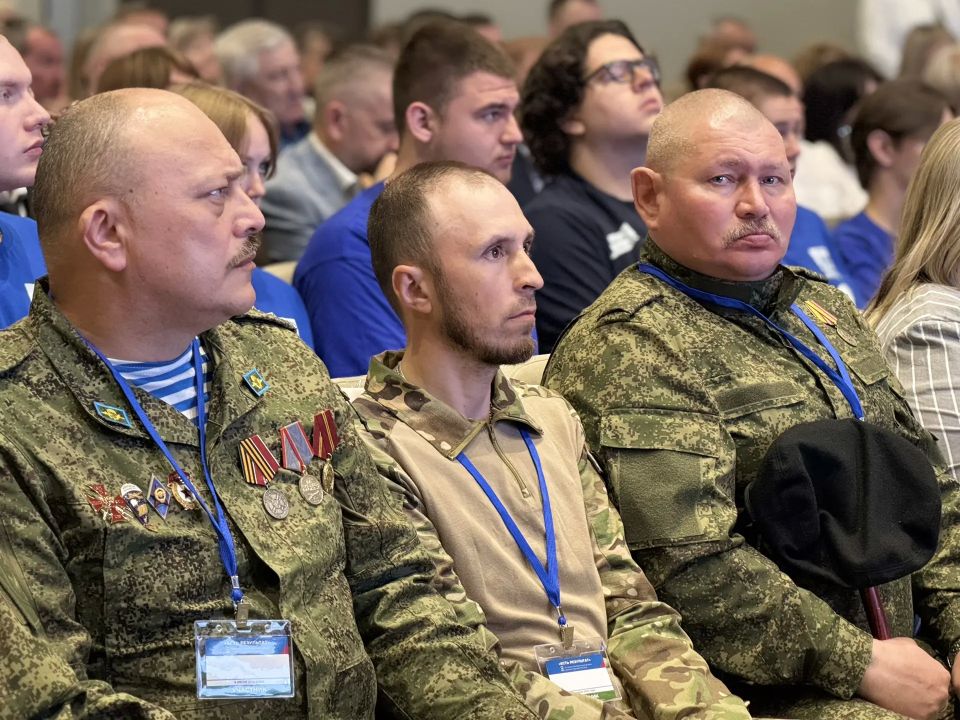 «Спасибо за то, что честно выполняете свой служебный и гражданский долг», – губернатор Сергей Ситников поблагодарил однопартийцев на пленарном заседании отчётно-программного форума регионального отделения партии «Единая... «Спасибо за то, что честно выполняете свой служебный и гражданский долг», – губернатор Сергей Ситников поблагодарил однопартийцев на пленарном заседании отчётно-программного форума регионального отделения партии «Единая...