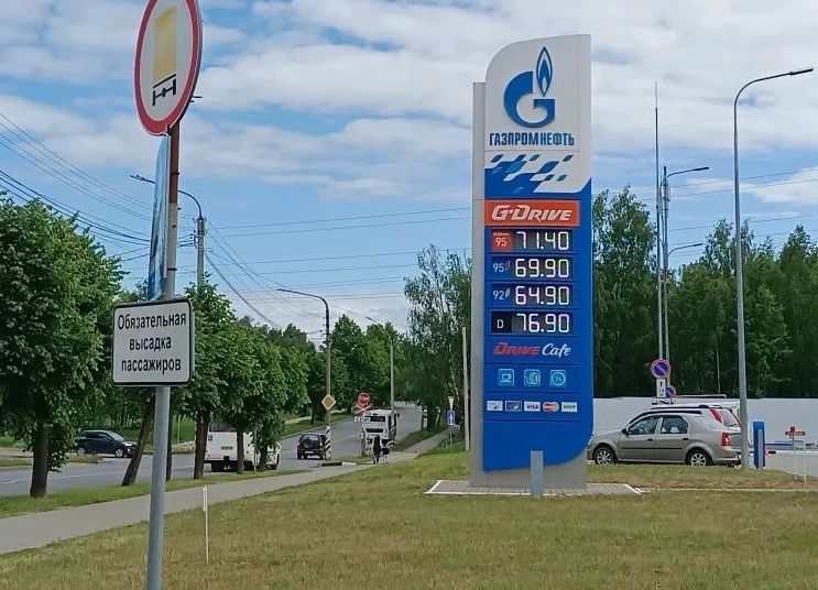 КОСТРОМИЧИ МОГУТ КУПИТЬ 885 ЛИТРОВ БЕНЗИНА НА СРЕДНЮЮ ЗАРПЛАТУ
