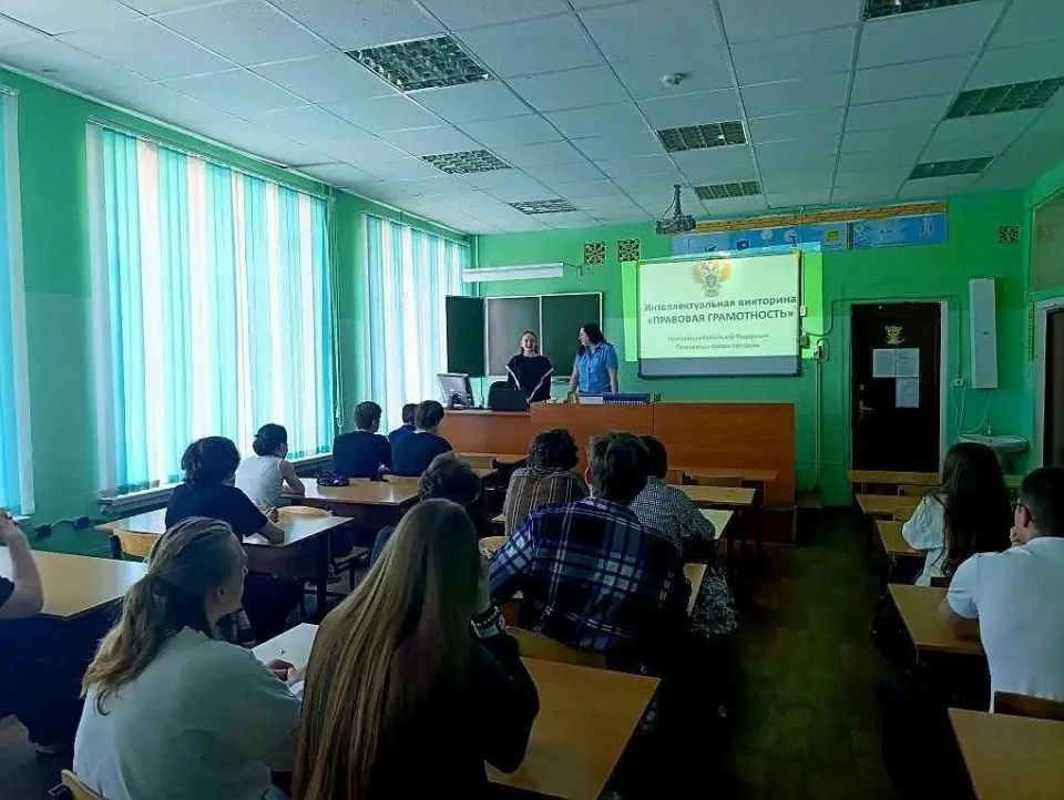 Работник прокуратуры города встретился с учениками школы Работник прокуратуры города встретился с учениками школы