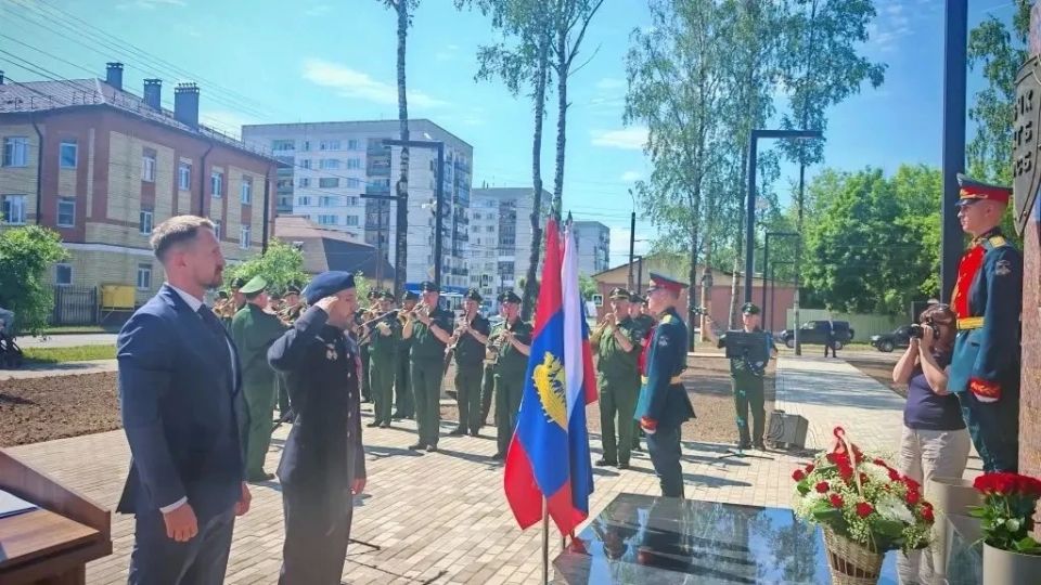 В Костроме открыли новый сквер «Щит и меч» В Костроме открыли новый сквер «Щит и меч»