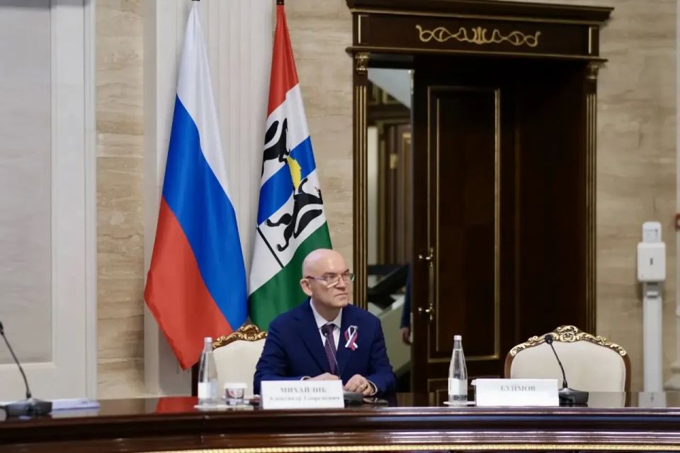 Заместитель руководителя Федерального казначейства Александр Михайлик вместе с Губернатором Новосибирской области Андреем Травниковым и главным федеральным инспектором по Новосибирской области Николаем Буймовым принял... Заместитель руководителя Федерального казначейства Александр Михайлик вместе с Губернатором Новосибирской области Андреем Травниковым и главным федеральным инспектором по Новосибирской области Николаем Буймовым принял...