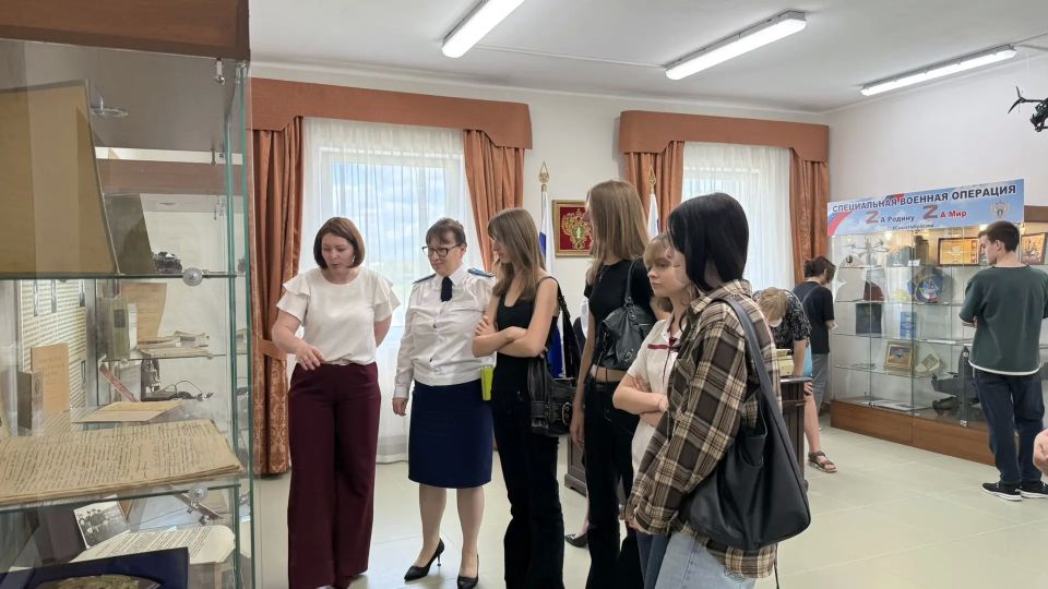 Учащиеся МБОУ г. Костромы «Центр образования «Волжский» посетили прокуратуру Костромской области Учащиеся МБОУ г. Костромы «Центр образования «Волжский» посетили прокуратуру Костромской области
