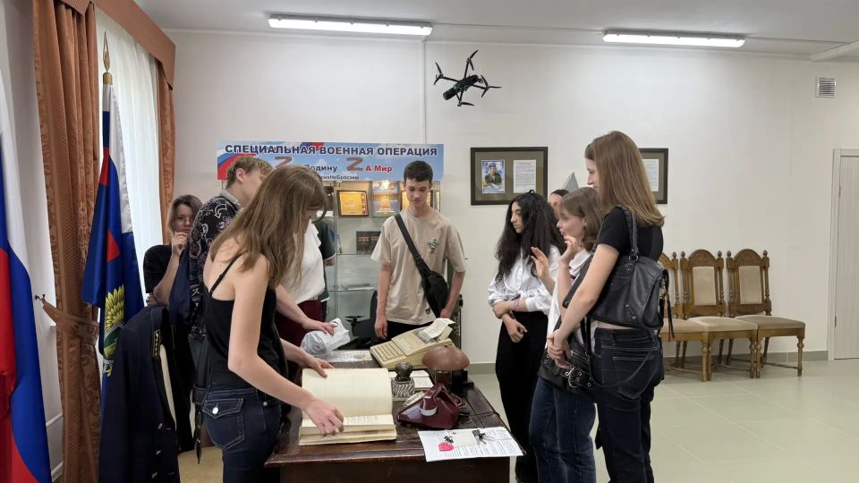 Учащиеся МБОУ г. Костромы «Центр образования «Волжский» посетили прокуратуру Костромской области Учащиеся МБОУ г. Костромы «Центр образования «Волжский» посетили прокуратуру Костромской области