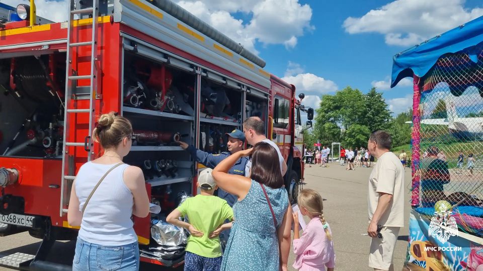 «Когда вырастем, мы тоже хотим быть пожарными!» – делятся эмоциями совсем юные костромичи «Когда вырастем, мы тоже хотим быть пожарными!» – делятся эмоциями совсем юные костромичи