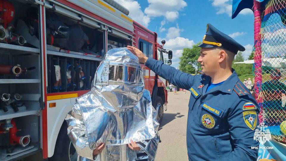 «Когда вырастем, мы тоже хотим быть пожарными!» – делятся эмоциями совсем юные костромичи «Когда вырастем, мы тоже хотим быть пожарными!» – делятся эмоциями совсем юные костромичи