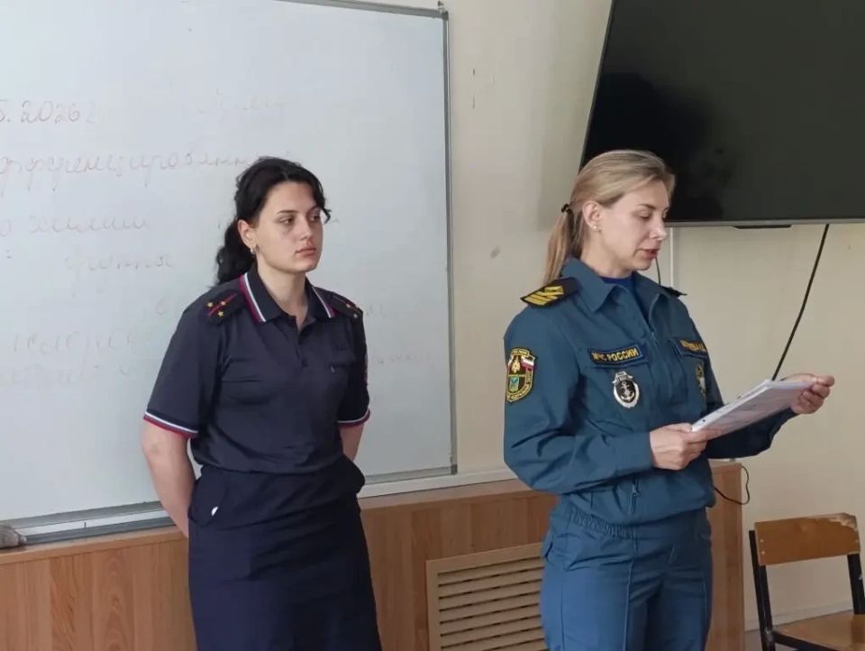 Владивостокские транспортные полицейские побеседовали со студентами о правилах поведения на железной дороге и водоемах Владивостокские транспортные полицейские побеседовали со студентами о правилах поведения на железной дороге и водоемах