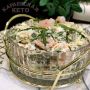 Сытный зелёный салат с креветками и руколой в летнем формате