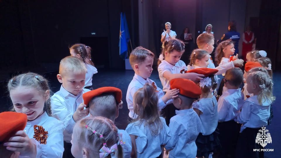 МЧС России приветствует пополнение в рядах юных спасателей! МЧС России приветствует пополнение в рядах юных спасателей!