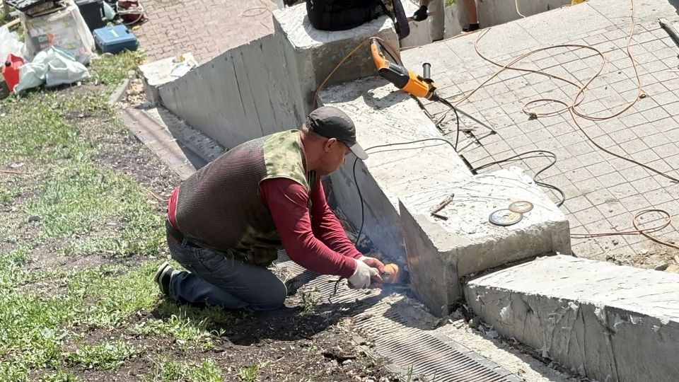Продолжаются восстановительные работы на одной из главных достопримечательностей Костромы — беседке Островского Продолжаются восстановительные работы на одной из главных достопримечательностей Костромы — беседке Островского
